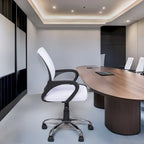 Fauteuil de bureau ergonomique en maille respirante avec design réglable, support lombaire et mobilité améliorée grâce à des roulettes pivotantes à 360°