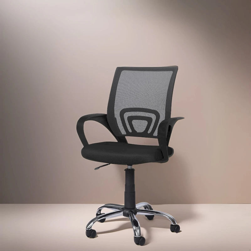 Fauteuil de bureau ergonomique en maille respirante avec design réglable, support lombaire et mobilité améliorée grâce à des roulettes pivotantes à 360°