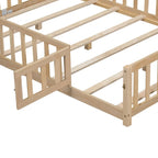 Lit plateforme pleine grandeur en bois avec clôture et porte pour enfants